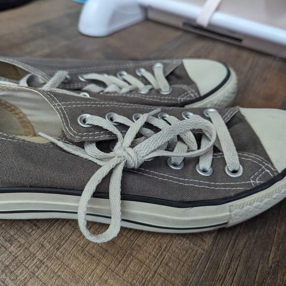 Converse - Picture 2 of 3